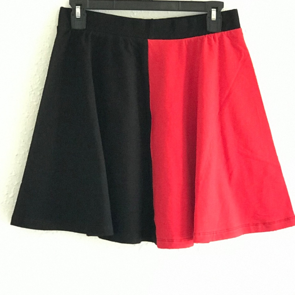 ♦️DC Comics Harley Quinn Skirt♦️ - Picture 2 of 5